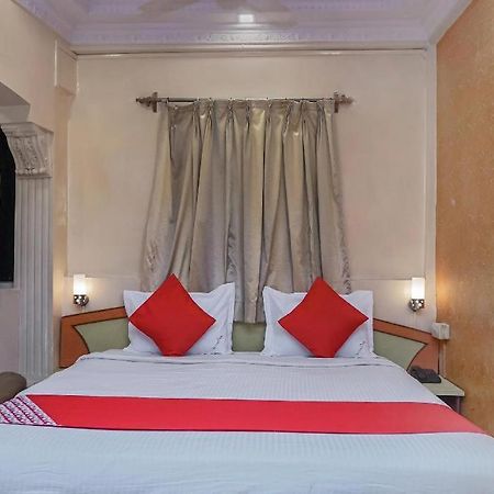 Hotel Tushar Пуна Экстерьер фото