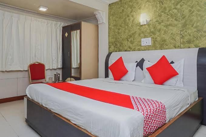 Hotel Tushar Пуна Экстерьер фото