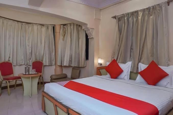 Hotel Tushar Пуна Экстерьер фото