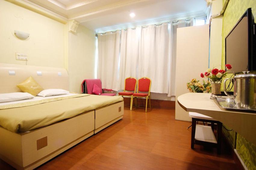 Hotel Tushar Пуна Экстерьер фото