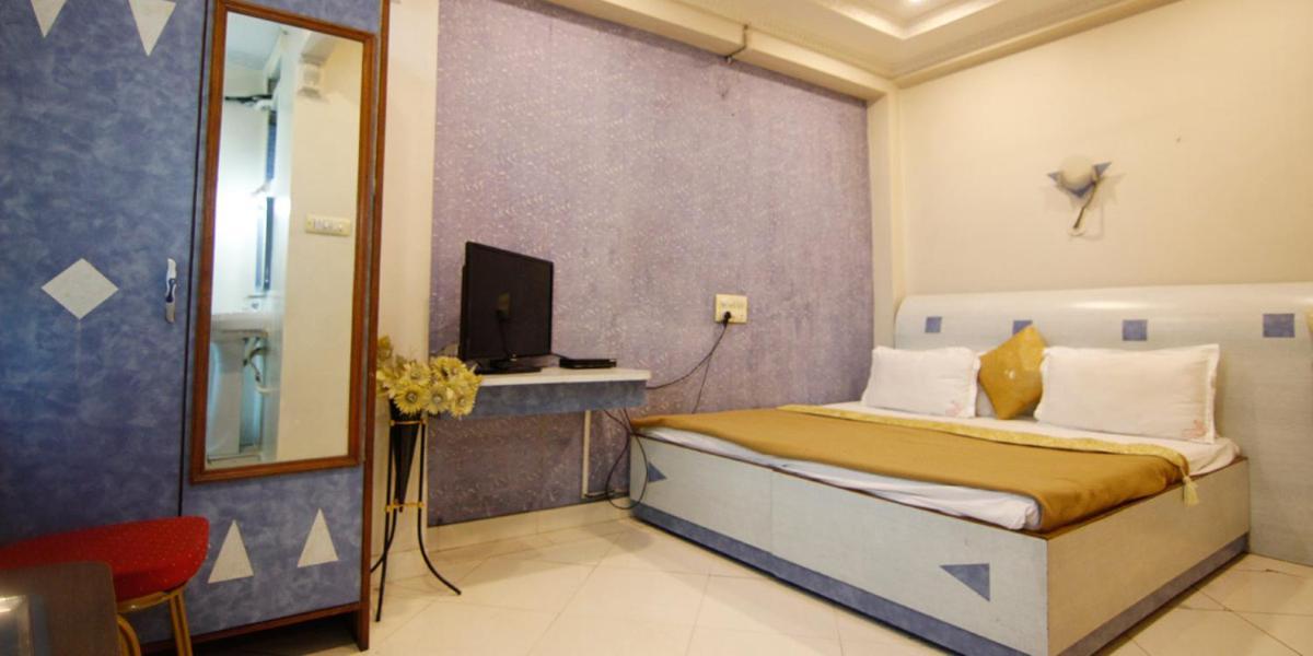 Hotel Tushar Пуна Экстерьер фото
