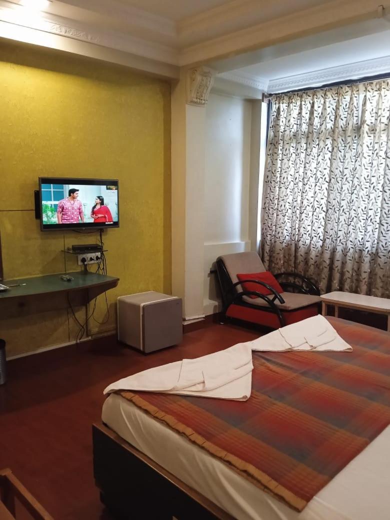 Hotel Tushar Пуна Экстерьер фото