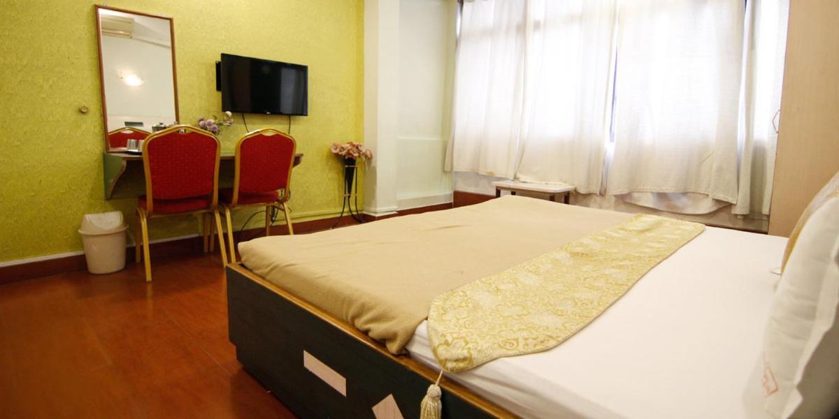 Hotel Tushar Пуна Экстерьер фото