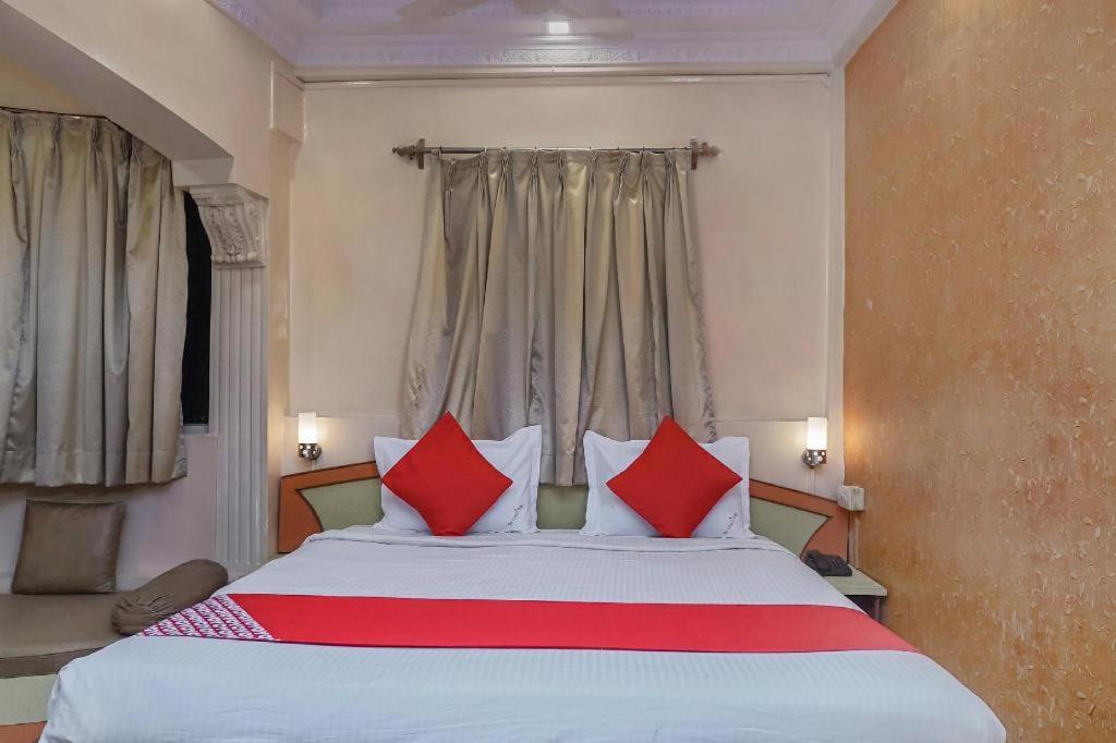 Hotel Tushar Пуна Экстерьер фото
