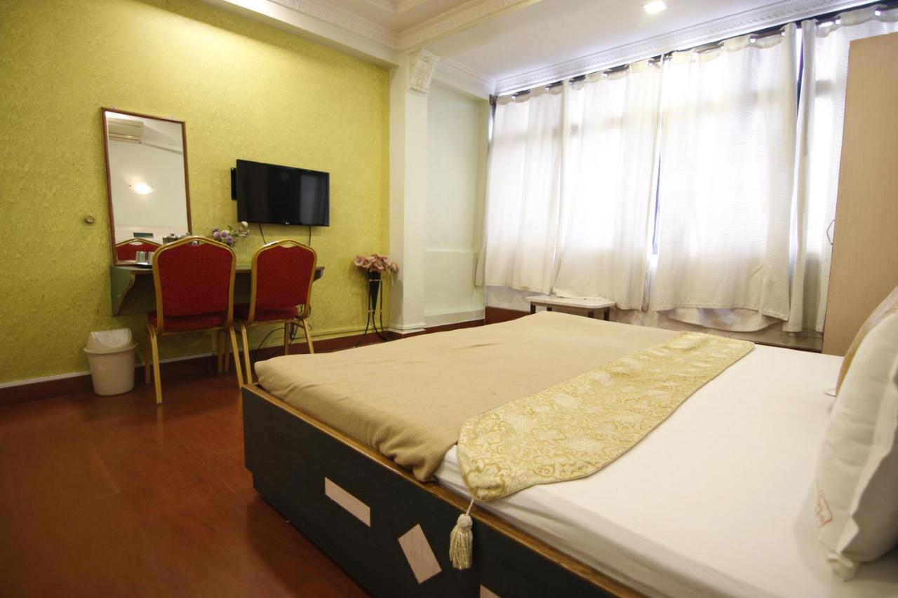 Hotel Tushar Пуна Экстерьер фото